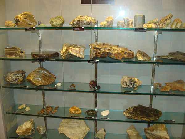  Muzeum NC-minerálů-hornin a drahých kamenů